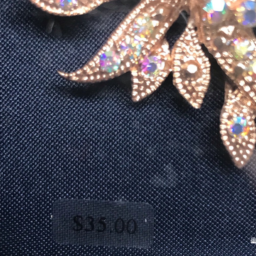 NWT. Tahari Diamond & Pearl costume jewelry pin. - Picture 5 of 6